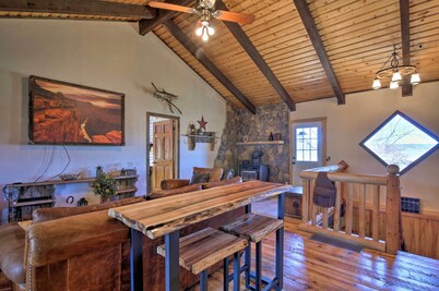 Rustic Cabin 20 Mins to Capitol Reef Nat'l Park!