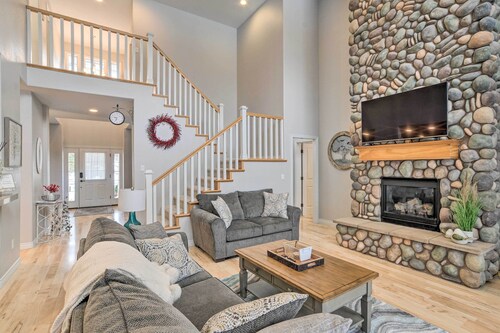 Klamath Falls Home w/ Resort Amenities!