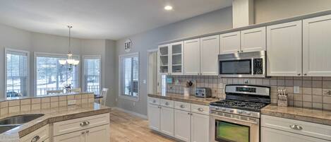 House (4 Bedrooms) | Private kitchen | Microwave, oven, stovetop, dishwasher