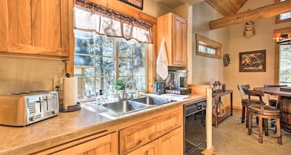 Klamath Falls Cabin Retreat w/ Deck & Grill!
