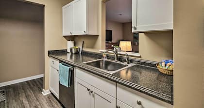 Laptop-friendly Lexington Condo w/ Free Wifi