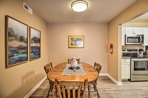 Apartment (3 Bedrooms) | Interior - Walk to W&l: Lexington Condo Near Shops & Dining (Lexington)