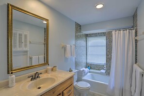 Interior - Cape Coral Home w/ Spacious Patio & Private Pool! (Cape Coral)