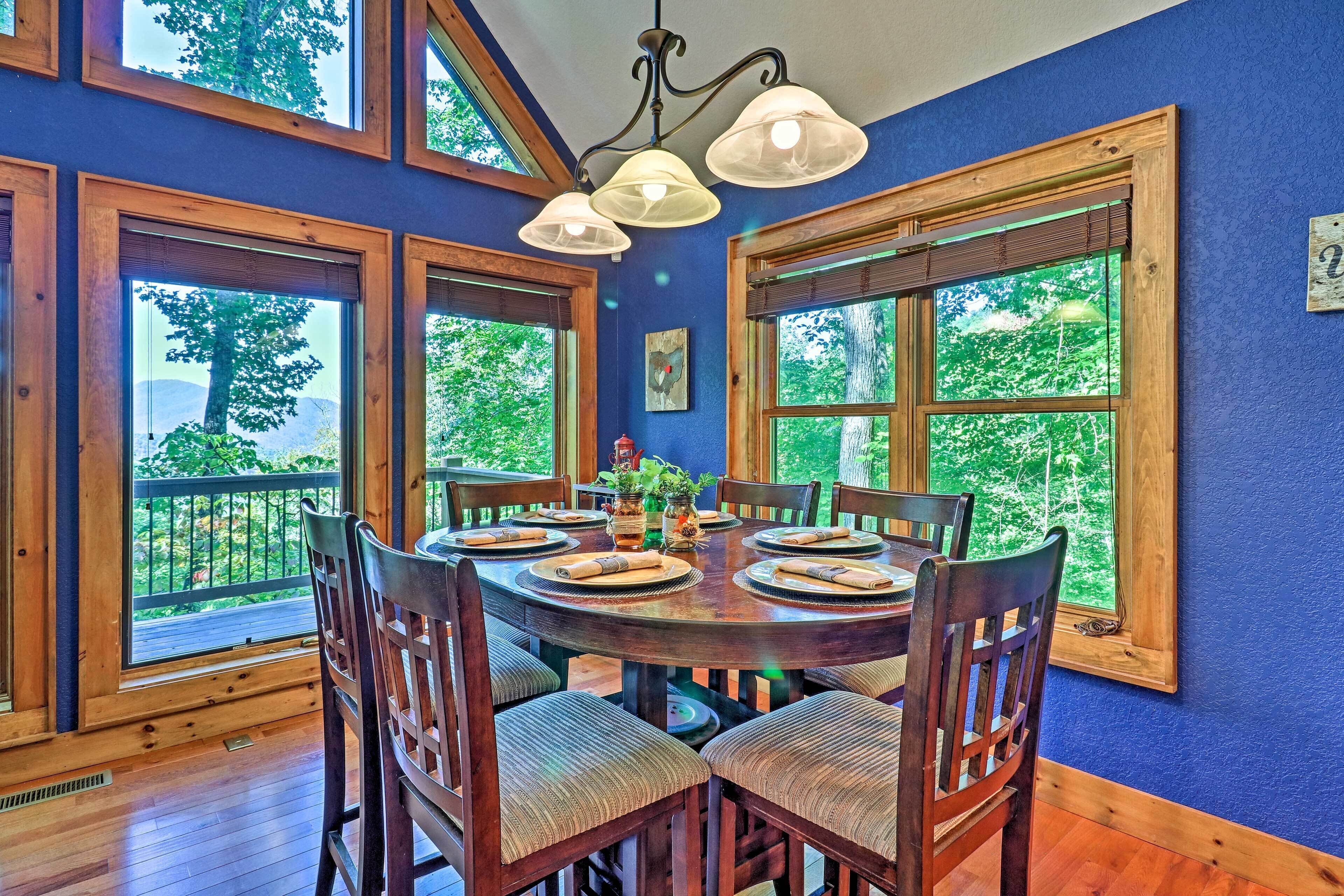 Secluded Bryson City Hideaway w/ Mountain Views!