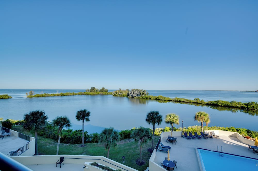 Gulf-front Views: Coastal Hudson Condo! - Bayonet Point, FL