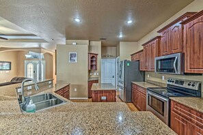 Blender, paper towels - 'country Paradise' Retreat ~ 5 Mi to River! (Brooksville)