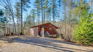 Unclassified image, 5 of 13, button - Secluded Family Cabin w/ Deck Near Cherokee Lake (Murphy)