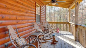 Unclassified image, 4 of 13, button - Secluded Family Cabin w/ Deck Near Cherokee Lake (Murphy)