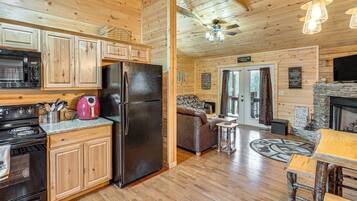 House (2 Bedrooms) | Interior