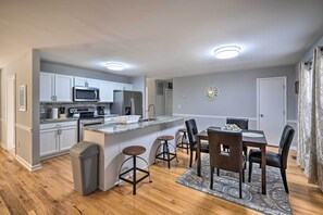 Interior - King George Home - 9 Mi to Caledon State Park (King George)