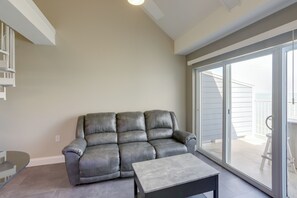 Apartment (2 Bedrooms) | Interior - Waterfront Middle Bass Condo w/ Lake Erie Views! (Put-in-Bay)