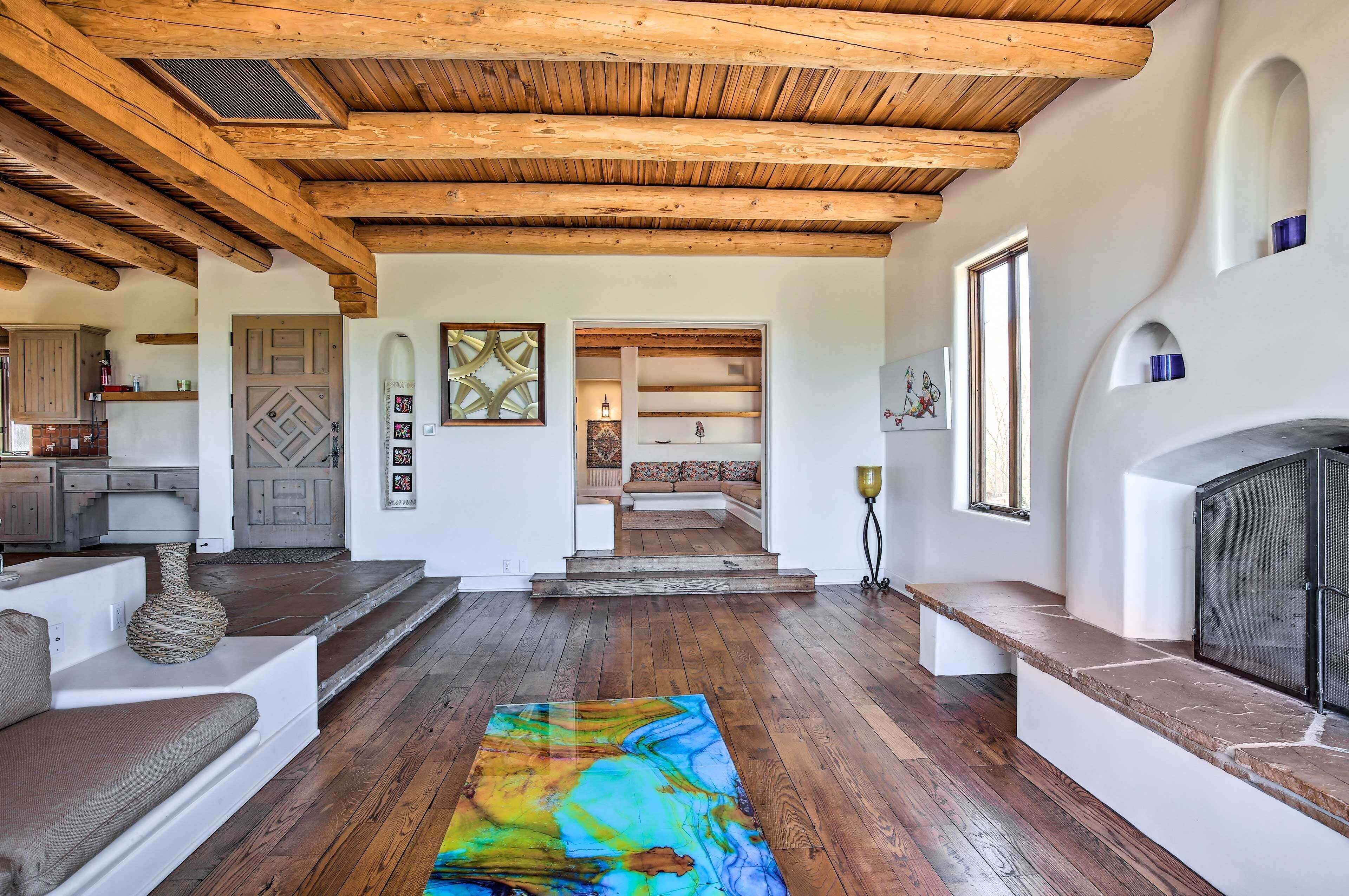 Luxe Adobe Retreat w/ Mountain & Golf Course Views