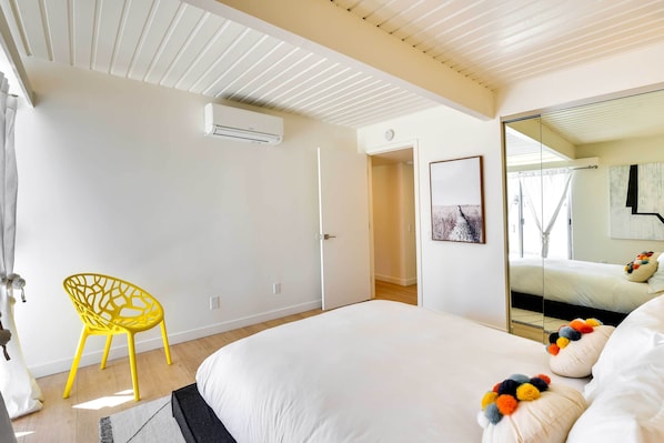 Apartment (3 Bedrooms) | Interior - Mid-century El Paseo Condo in Iconic Sandpiper! (Palm Desert)