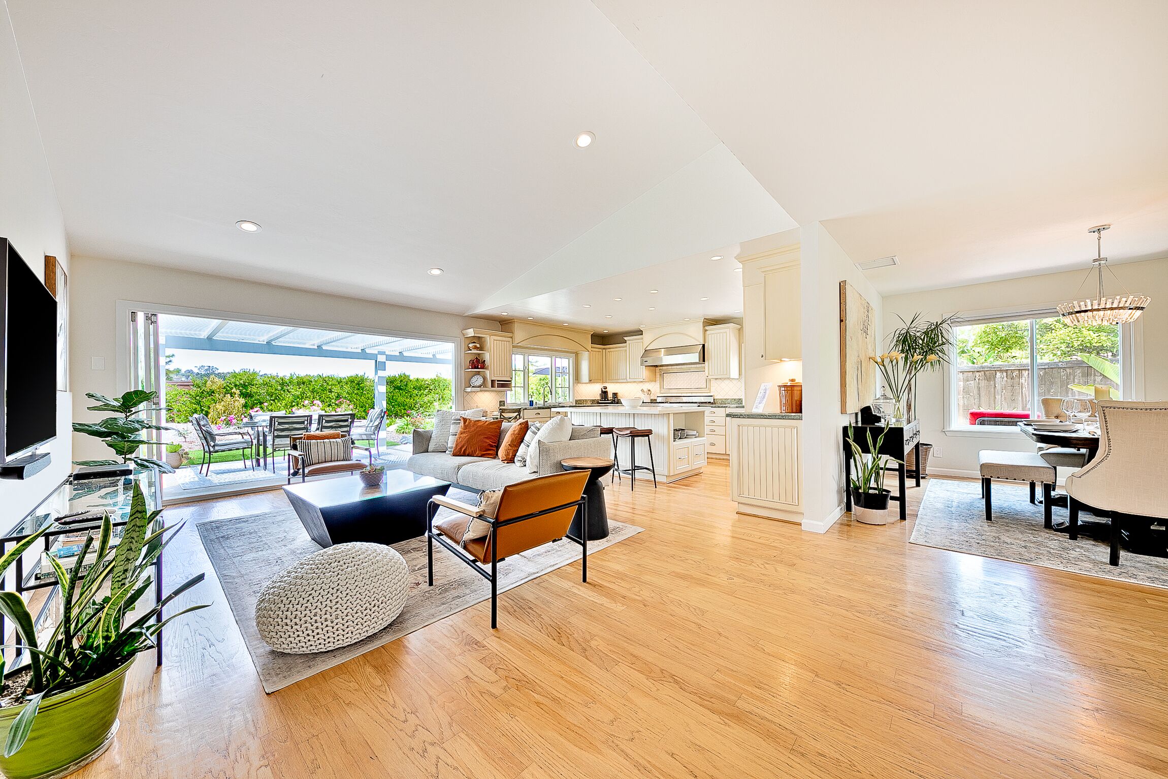 20% OFF November Dates! Encinitas Pet-Friendly Coastal Estate w/ Stunning Kitchen, Playhouse, and Firepit!