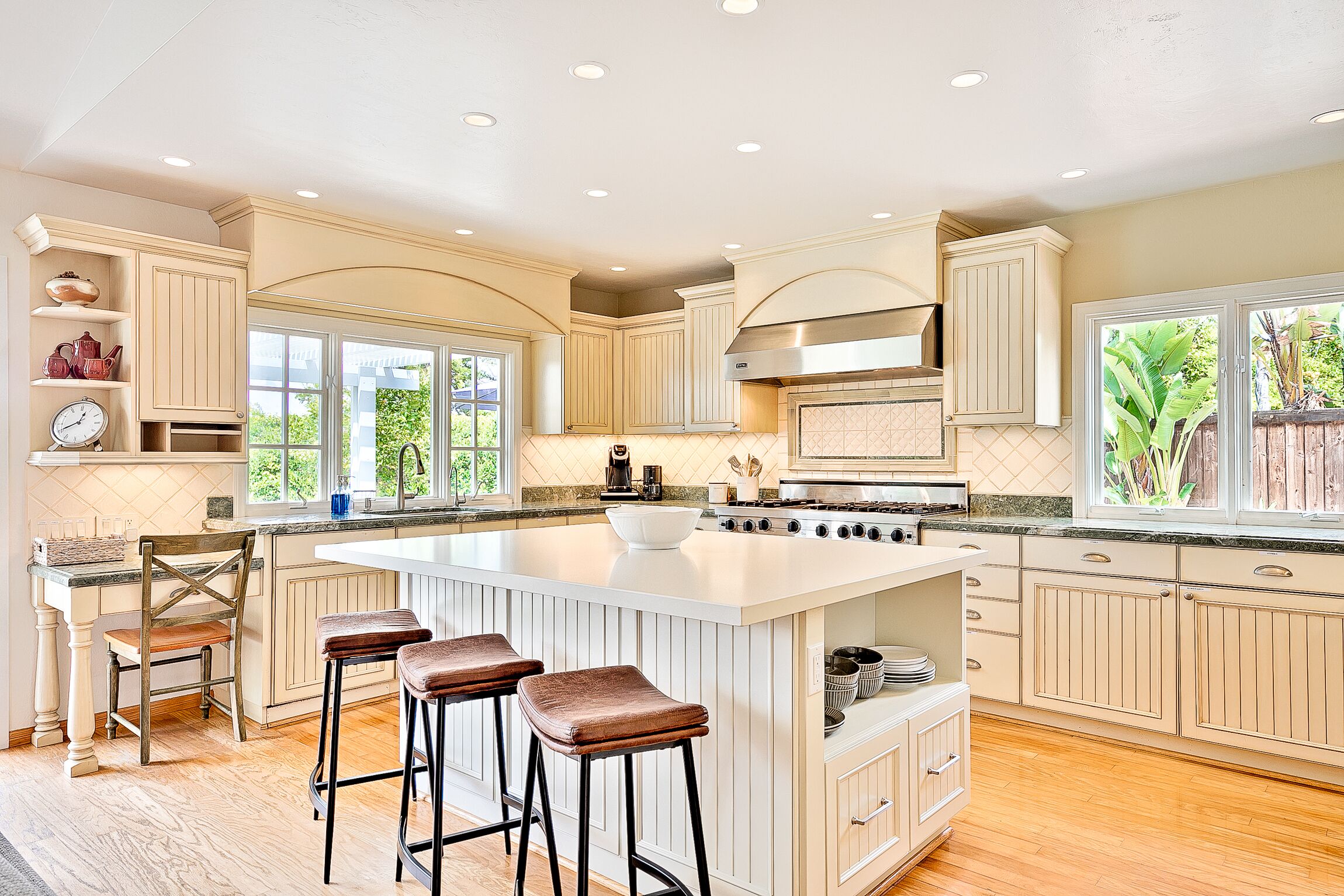 20% OFF November Dates! Encinitas Pet-Friendly Coastal Estate w/ Stunning Kitchen, Playhouse, and Firepit!