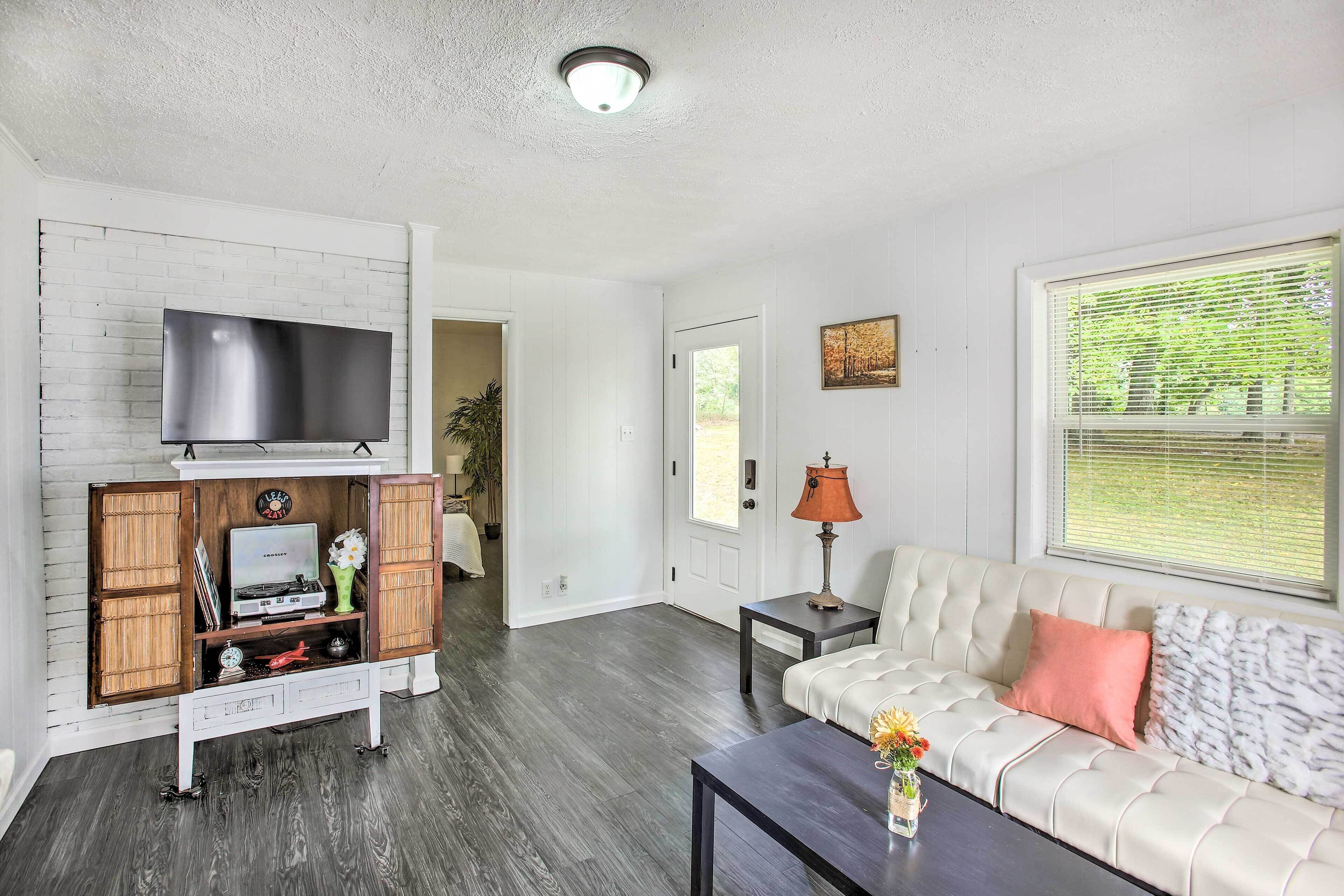 Peaceful Gainesboro Retreat w/ Deck & Yard!