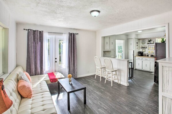 Interior - Peaceful Gainesboro Retreat w/ Deck & Yard! (Gainesboro)