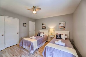 Interior - Swansboro Coastal Home < 3 Mi to State Park! (Swansboro)