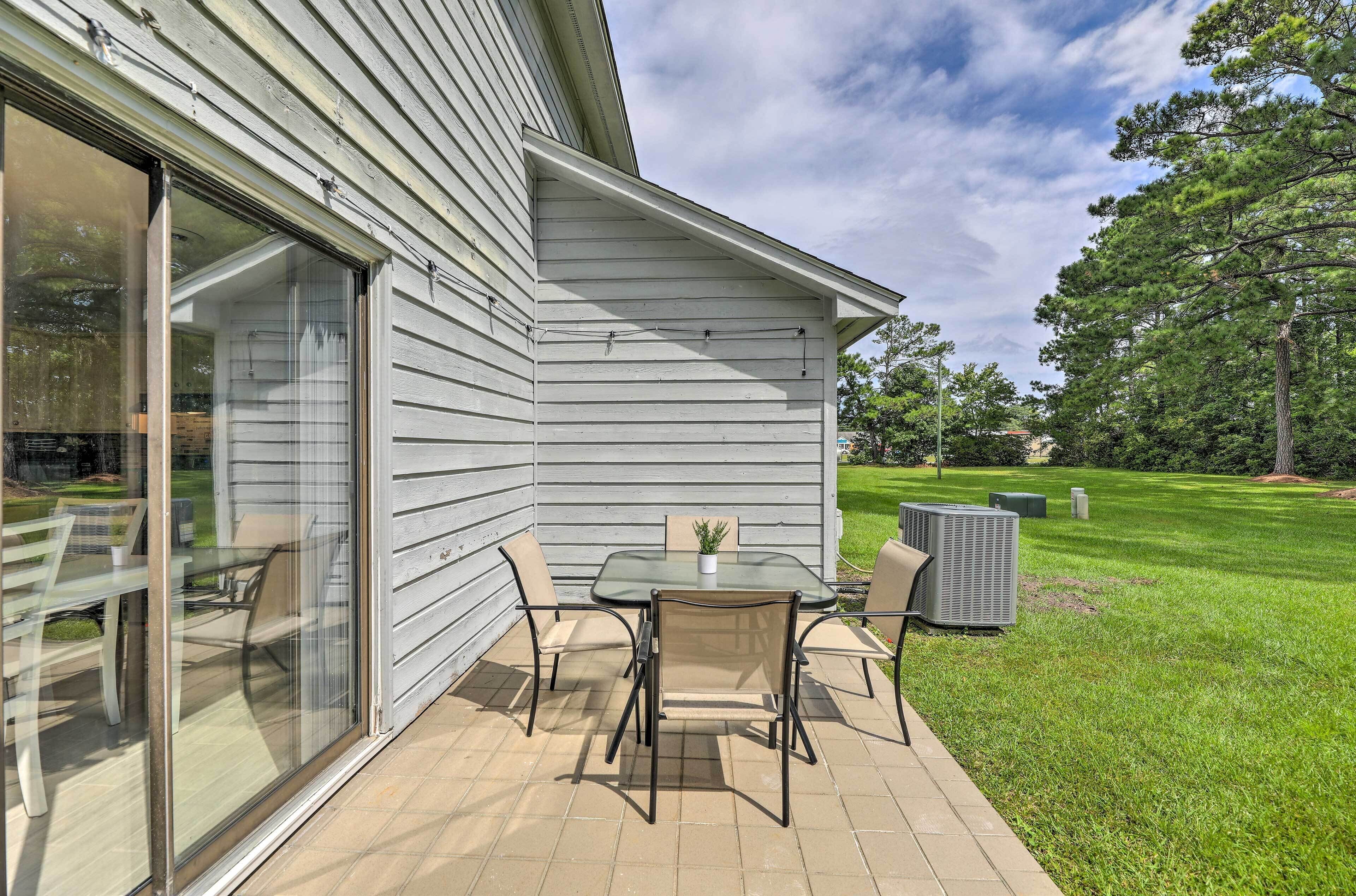 Swansboro Coastal Home < 3 Mi to State Park!