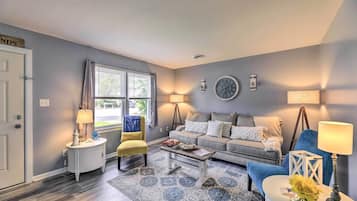 Apartment (2 Bedrooms) | Front of property