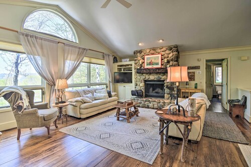 Resort-style Harbor Springs Home Near Ski Resort!