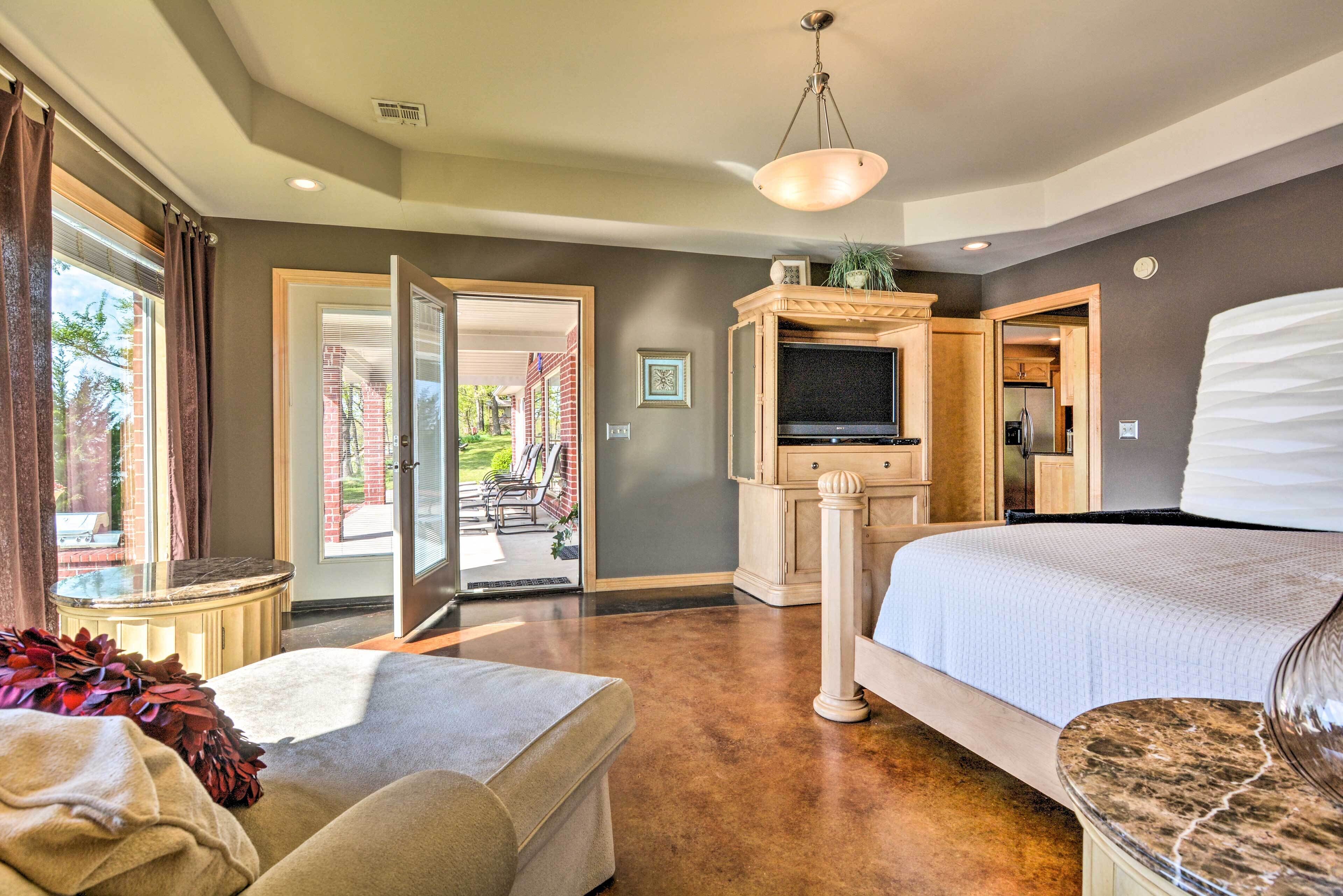 Spectacular Duck Creek Waterfront Retreat w/ Dock!