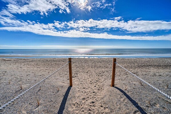 Apartment (3 Bedrooms) | Beach | On the beach - Oak Island Beachfront Condo w/ Community Pool (Oak Island)