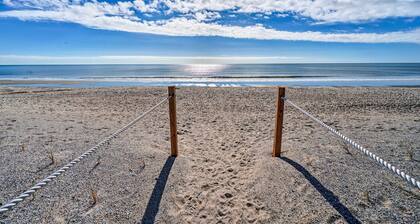 Oak Island Beachfront Condo w/ Community Pool