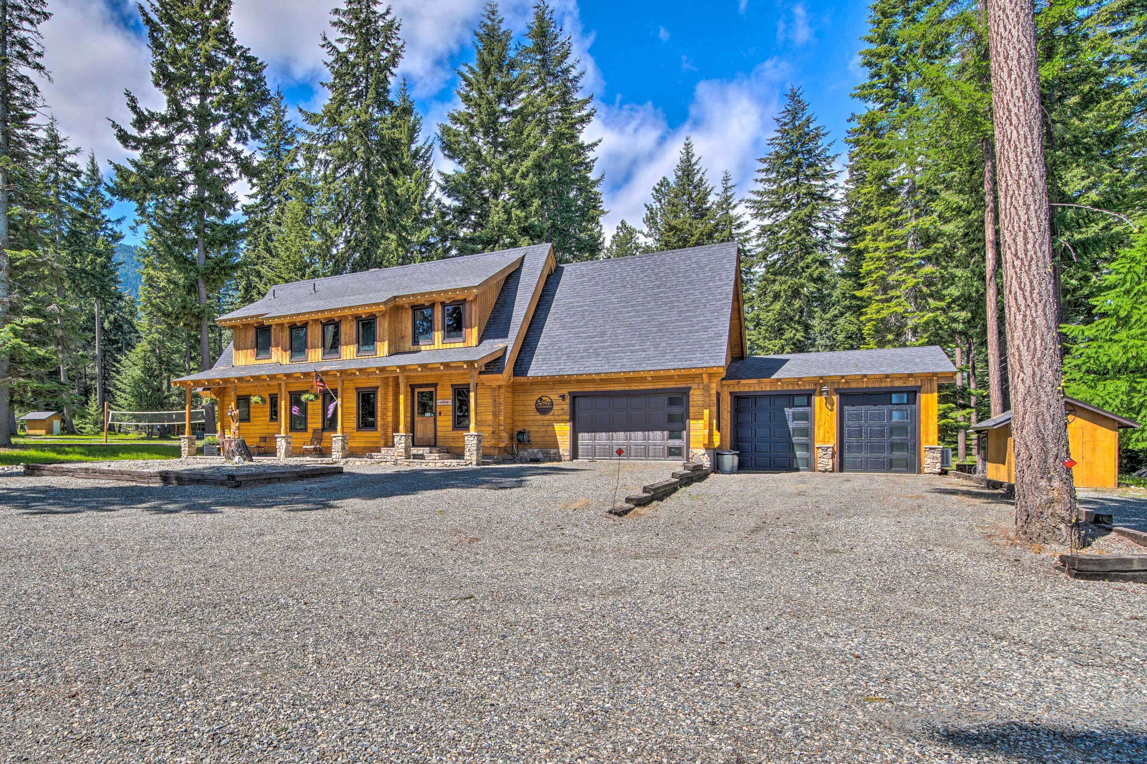 Luxury Lodge: Hot Tub, Snowmobiling & ATV Access!