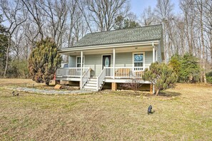 Cottage (2 Bedrooms) | Front of property