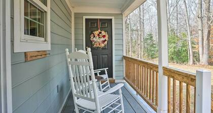 Sweet Vacation Cottage w/ Deck & Grill!