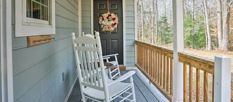 Sweet Vacation Cottage w/ Deck & Grill!