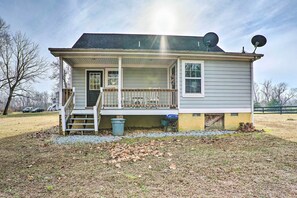 Cottage (2 Bedrooms) | Interior - Sweet Vacation Cottage w/ Deck & Grill! (Champlain)