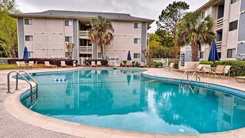 Apartment (2 Bedrooms) | Pool | Outdoor pool