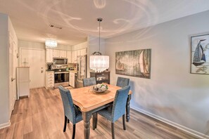 Apartment (2 Bedrooms) | Interior - Hilton Head Condo: Beach Supplies, Walk to Shore! (Hilton Head Island)