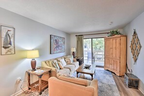 Apartment (2 Bedrooms) | Interior - Hilton Head Condo: Beach Supplies, Walk to Shore! (Hilton Head Island)
