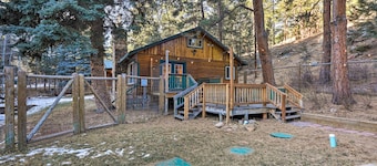 森林景溪邊小屋，佔地 4 英畝