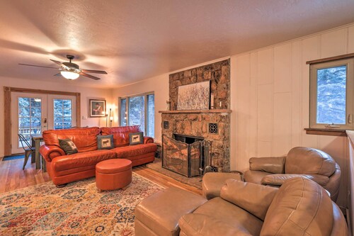 Forest-view Creekside Cabins w/ 4 Acres!