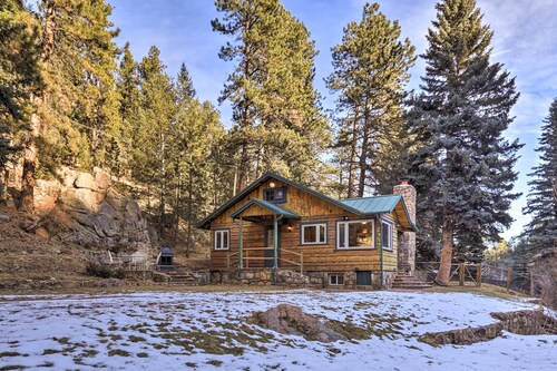 Forest-view Creekside Cabins w/ 4 Acres!