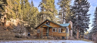 Forest-view Creekside Cabins w/ 4 Acres!