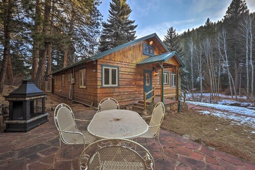 Forest-view Creekside Cabins w/ 4 Acres!