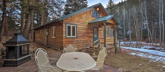 Forest-view Creekside Cabins w/ 4 Acres!