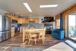 Interior - Sanderling Sea Cottages, Unit 10 (Waldport)