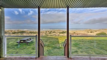 Cottage (2 Bedrooms) | Front of property
