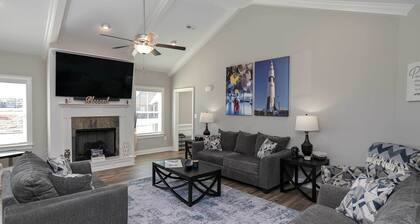 Spacious Hazel Green Home w/ Fireplace, Yard!
