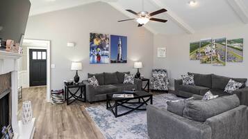 House (4 Bedrooms) | Interior