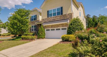 Sunny Apex Vacation Rental w/ Pool Access!