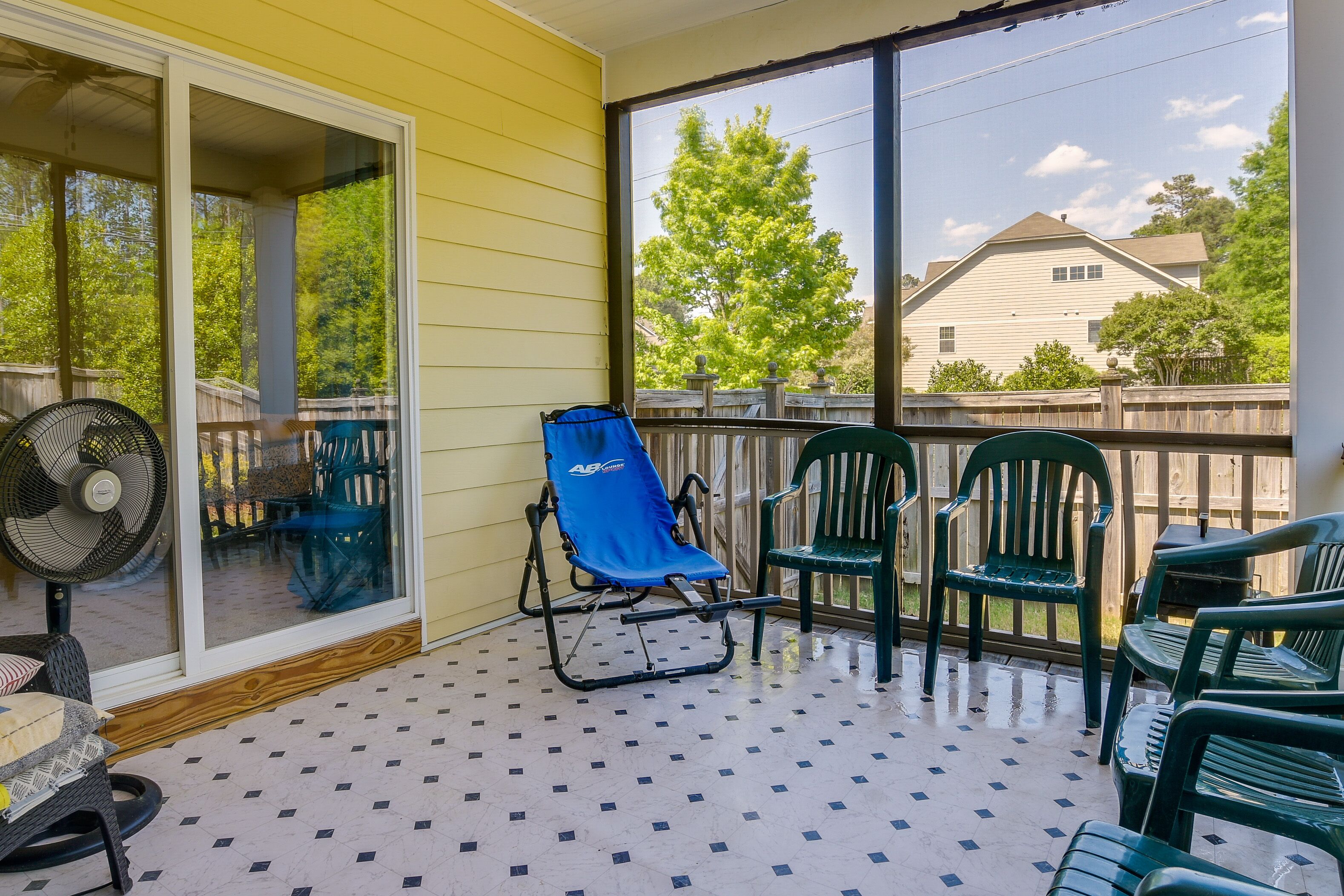 Sunny Apex Vacation Rental w/ Pool Access!