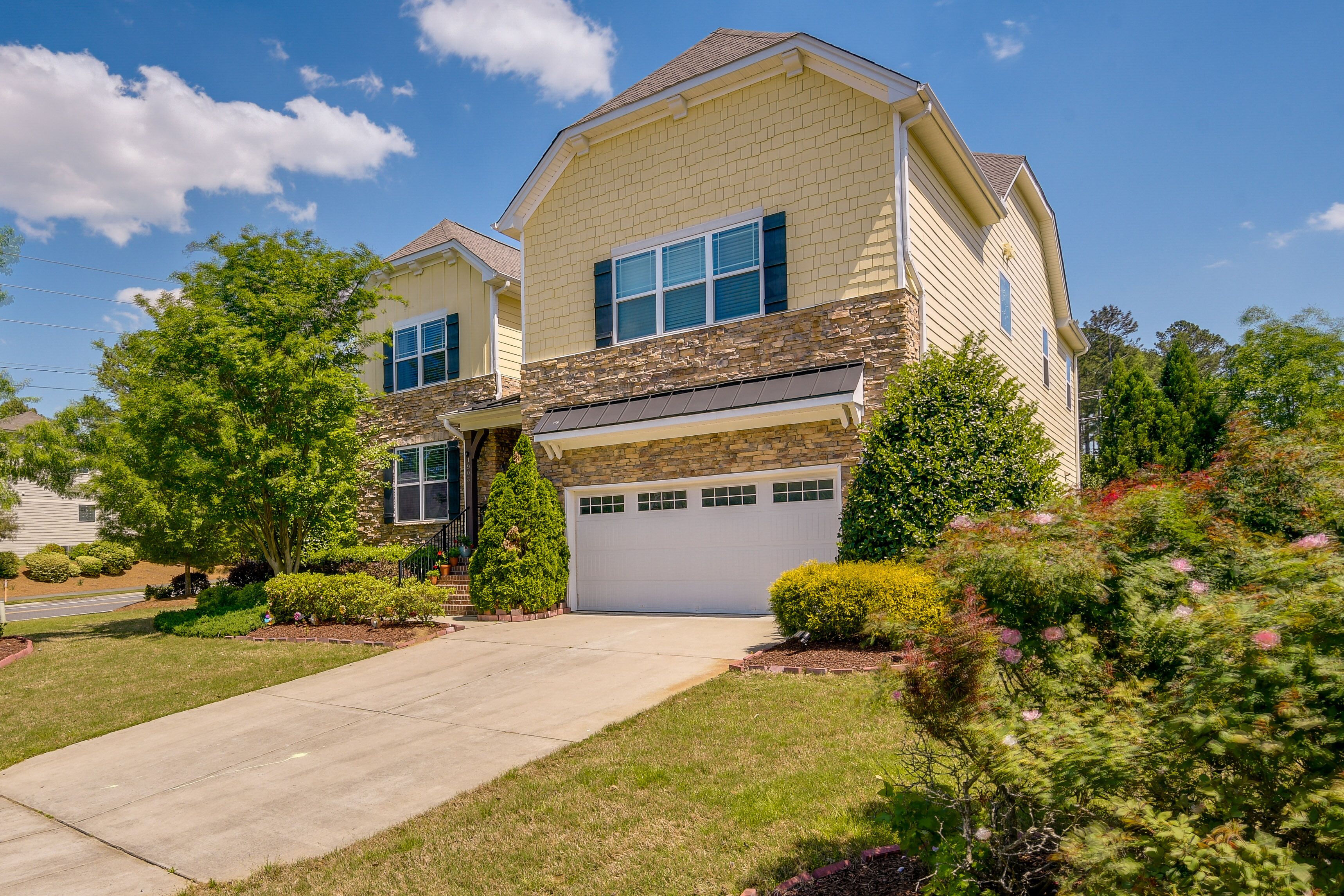 Sunny Apex Vacation Rental w/ Pool Access!