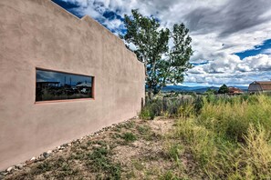 Apartment (3 Bedrooms) | Interior - El Prado Duplex w/ Deck + Grill - 4 Mi to Town! (Taos)